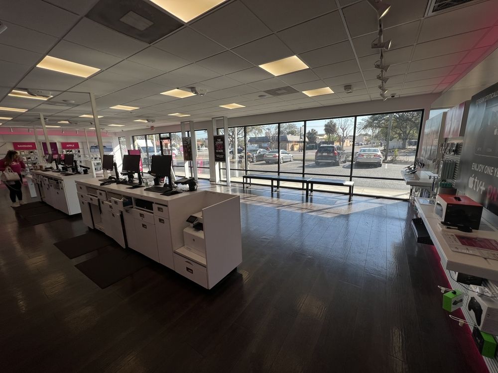 West Tampa / Stadium Retail: 2910 N Himes Ave , Tampa, FL 33607